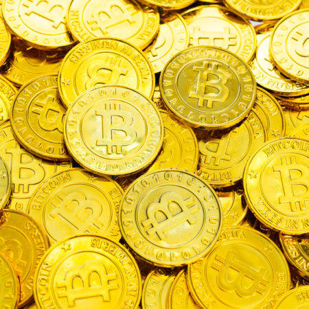 Bitcoin Stabilizes Near Key Threshold in Volatile Market